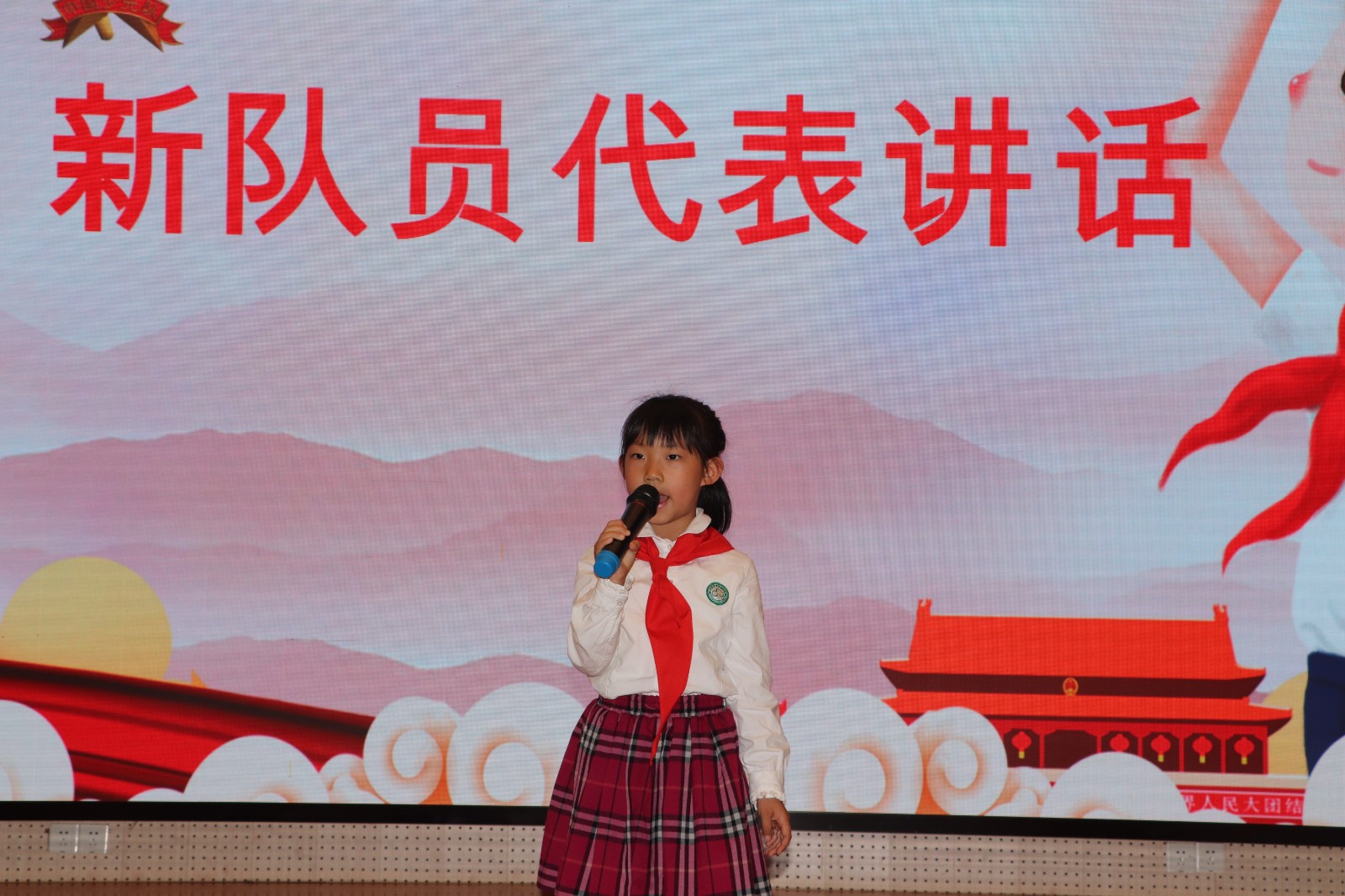 新队员代表讲话.JPG