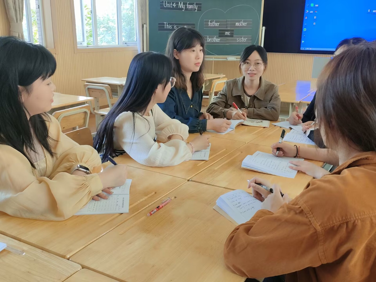 课后研讨.jpg