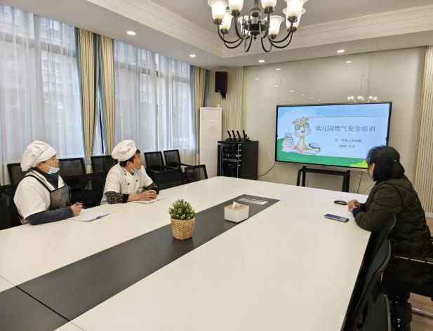 三元食堂安全培训新闻_html_4e71fbb7.jpg