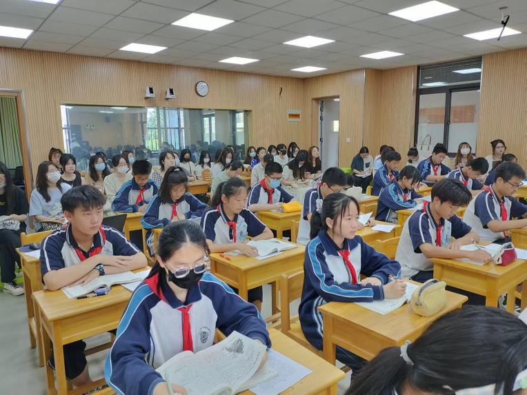 【纯正迈中·王行升名师工作室】基于语文教学设计的“三度”——记特殊教育师范学院见习活动_html_65bfba58.jpg