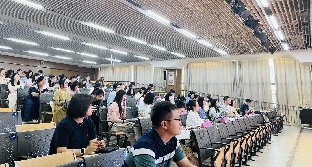 班主任沙龙_html_m29cfaec.jpg
