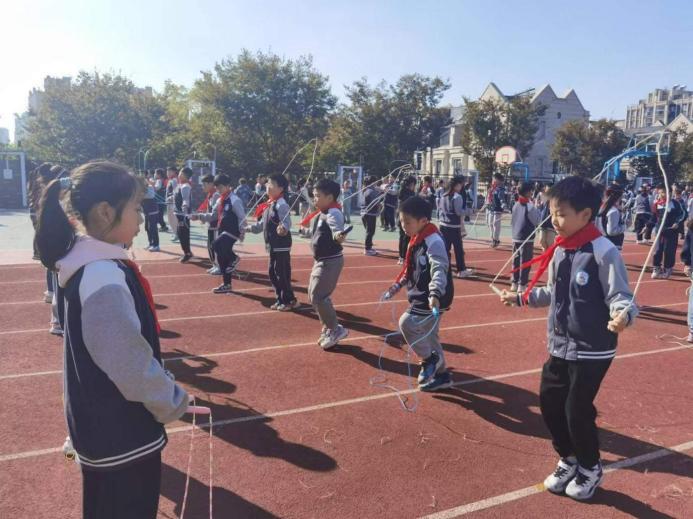 2.2024年9月大课间进退场活动报道_html_7d530bd.jpg