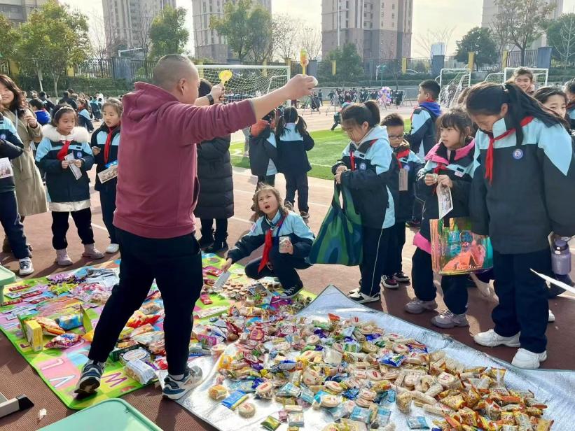 满媛 游园会 报道(1)_html_m6a244c12.jpg