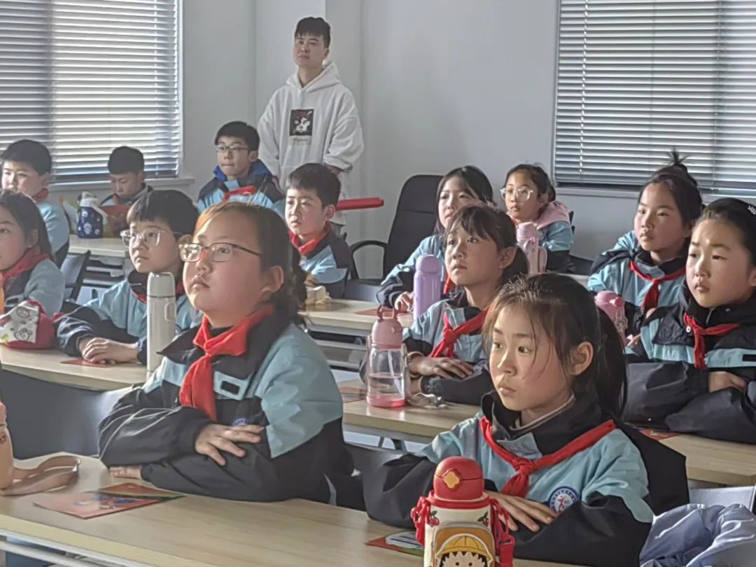 【正学丁三·德育】解锁新体验，探秘栖霞区融媒体中心_html_428e9926.jpg