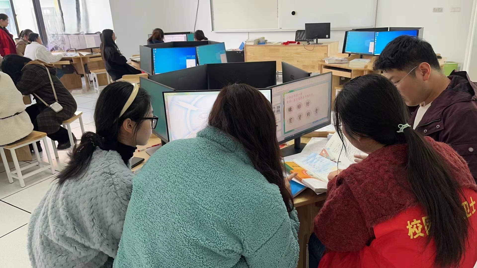 【正学丁三·教学】集体备课谋实效 全力抒写奋进篇——南京市丁家庄第三小学语文组集体备课活动侧记_html_33f42bec.jpg