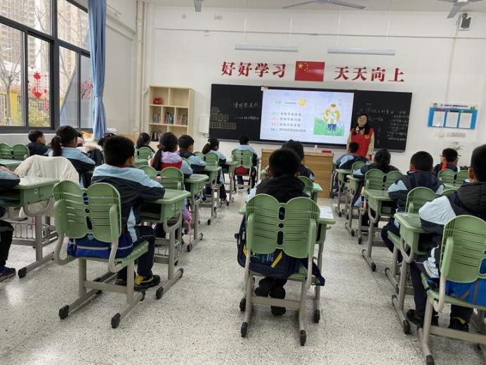 【正学丁三】讲红色故事，诉英烈衷肠(1)_html_m569baa83.jpg