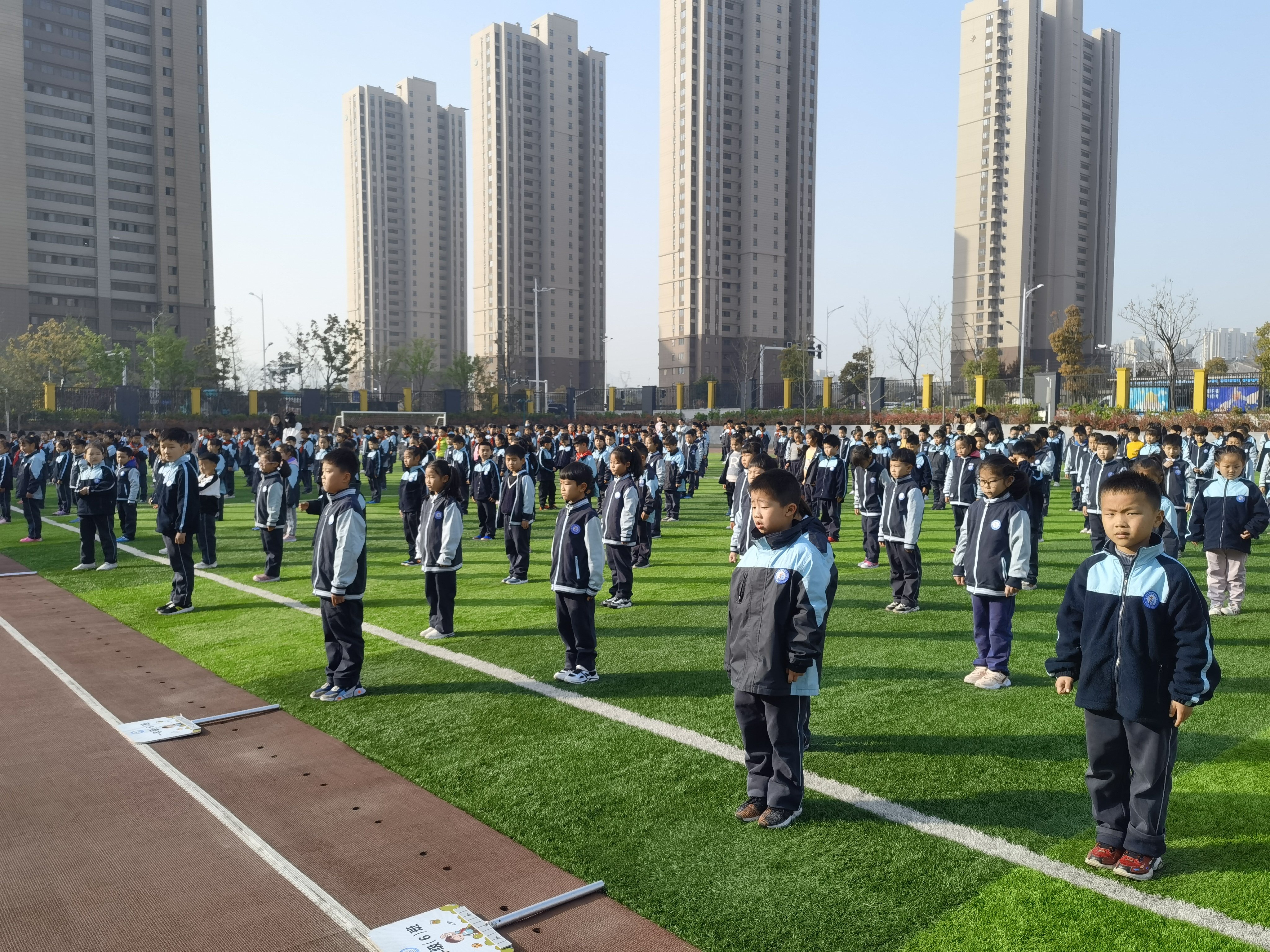 清明追思，弘扬传统主题升旗仪式报道_html_50fdc2bc.jpg