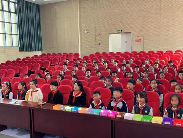 南京市丁家庄第三小学2022年秋学期大队委换届选拔活动_html_7cdb1f84.jpg