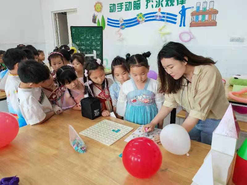 无纸化测评丁三小学活动侧记(新)_html_7b8ab3e0.jpg