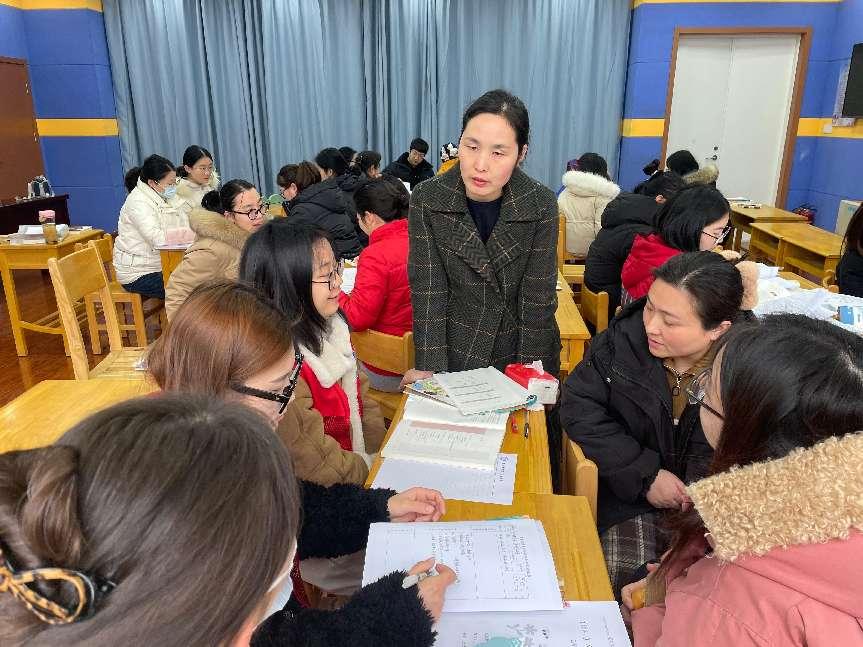 2..21集体备课报道(2)_html_6961c10e.jpg