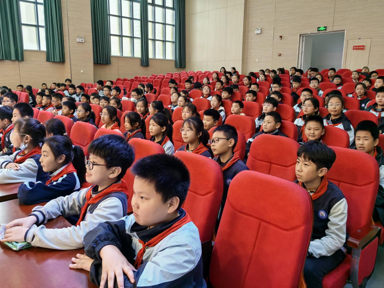 【正学丁三】以心润心，用爱育爱——“陶老师工作站”栖霞分站志愿服务进校园活动侧记_html_650e1641.jpg