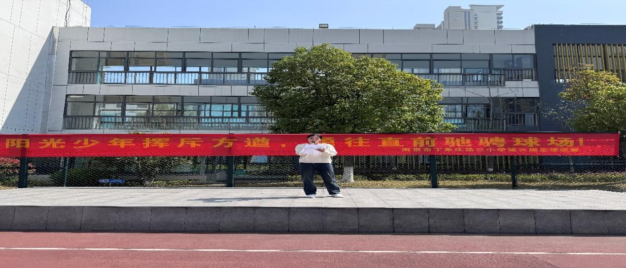 五5班升旗报道_html_9e6975b.jpg