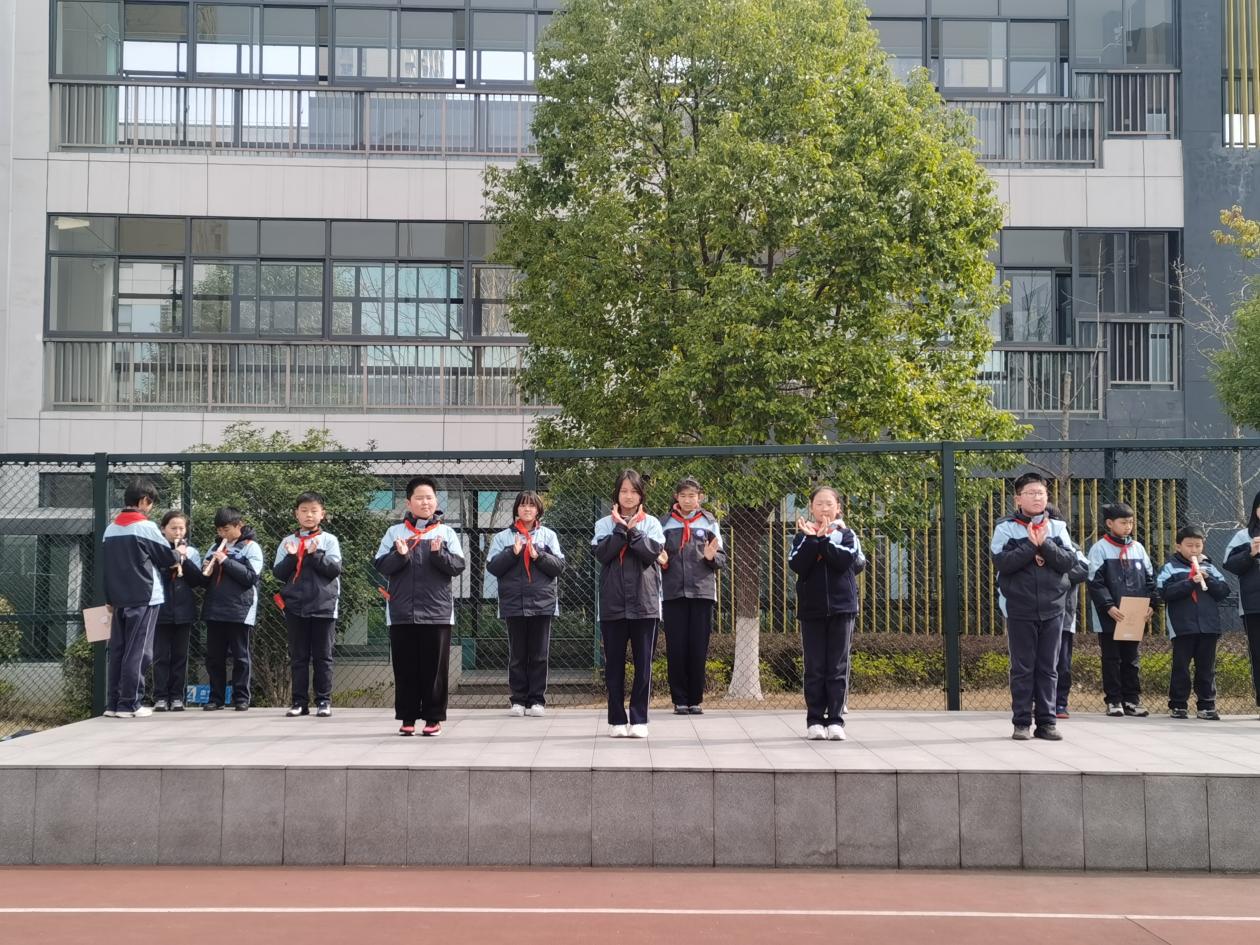 【正学丁三·德育】“植”此青绿，拥抱春天———丁家庄第三小学第五周植树节主题升旗仪式_html_20443858.jpg