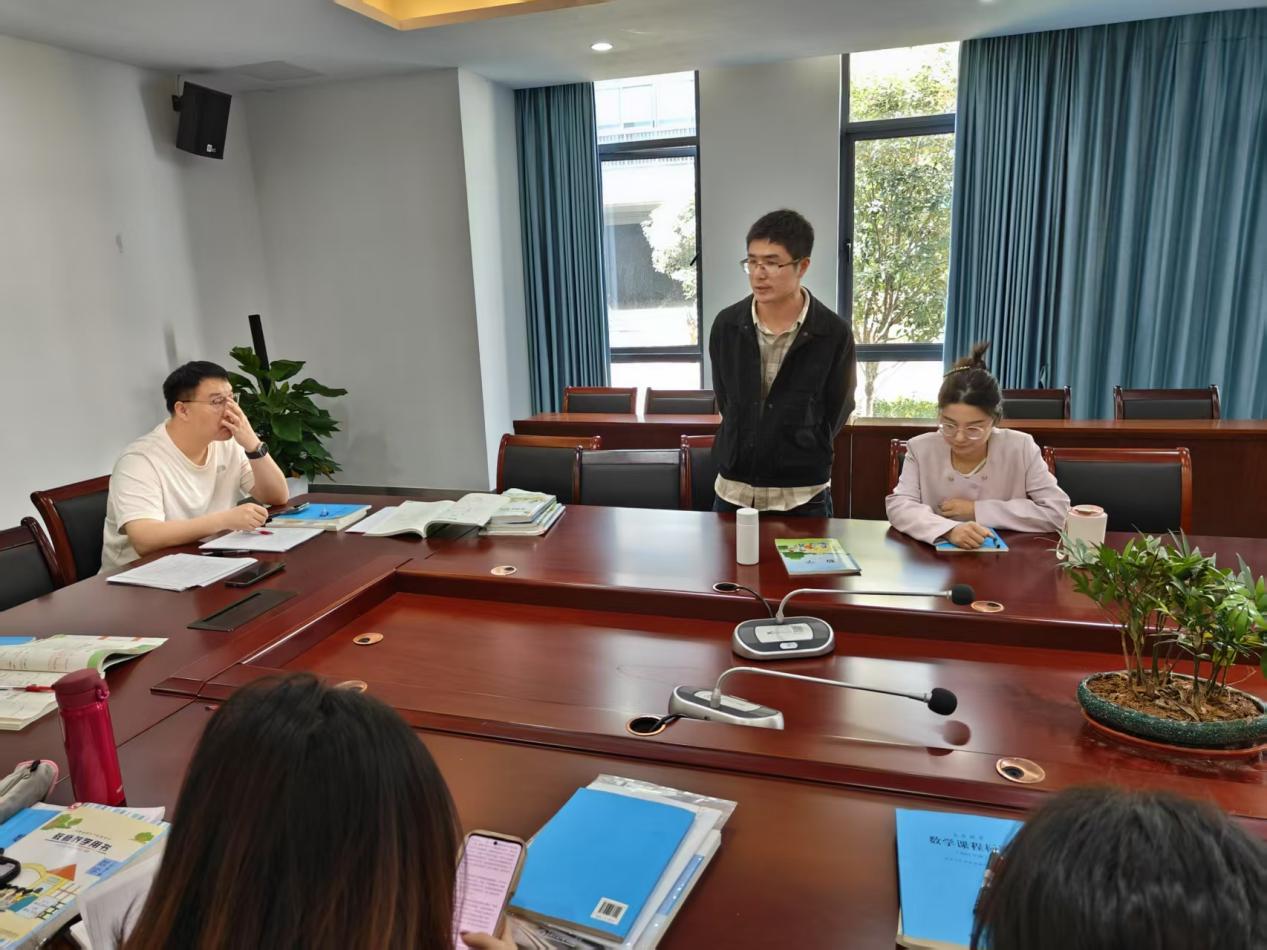 4.8第九周数学教研活动侧记_html_m682da0ef.jpg