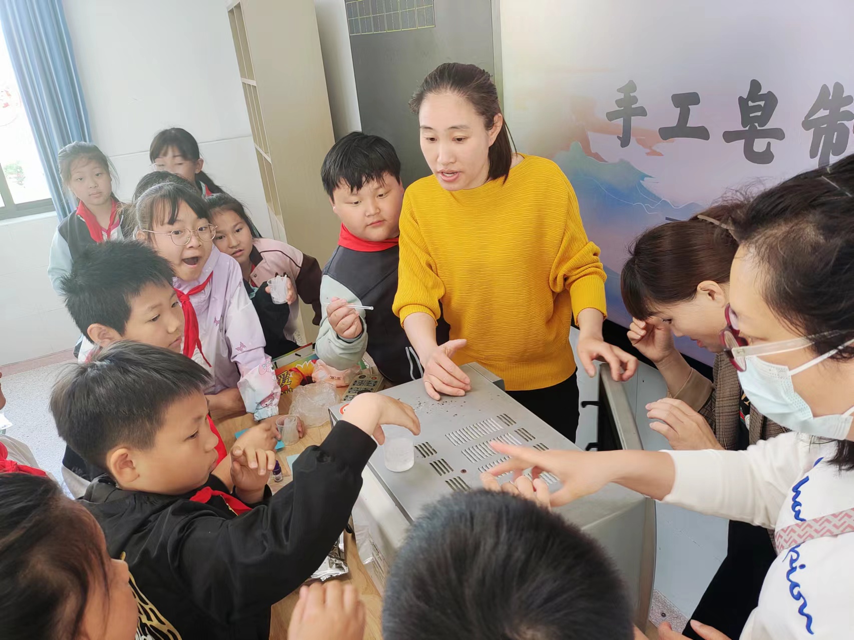 【正学丁三·德育】家校共同携手，“皂”就美丽生活(1)_html_df60c4f.jpg