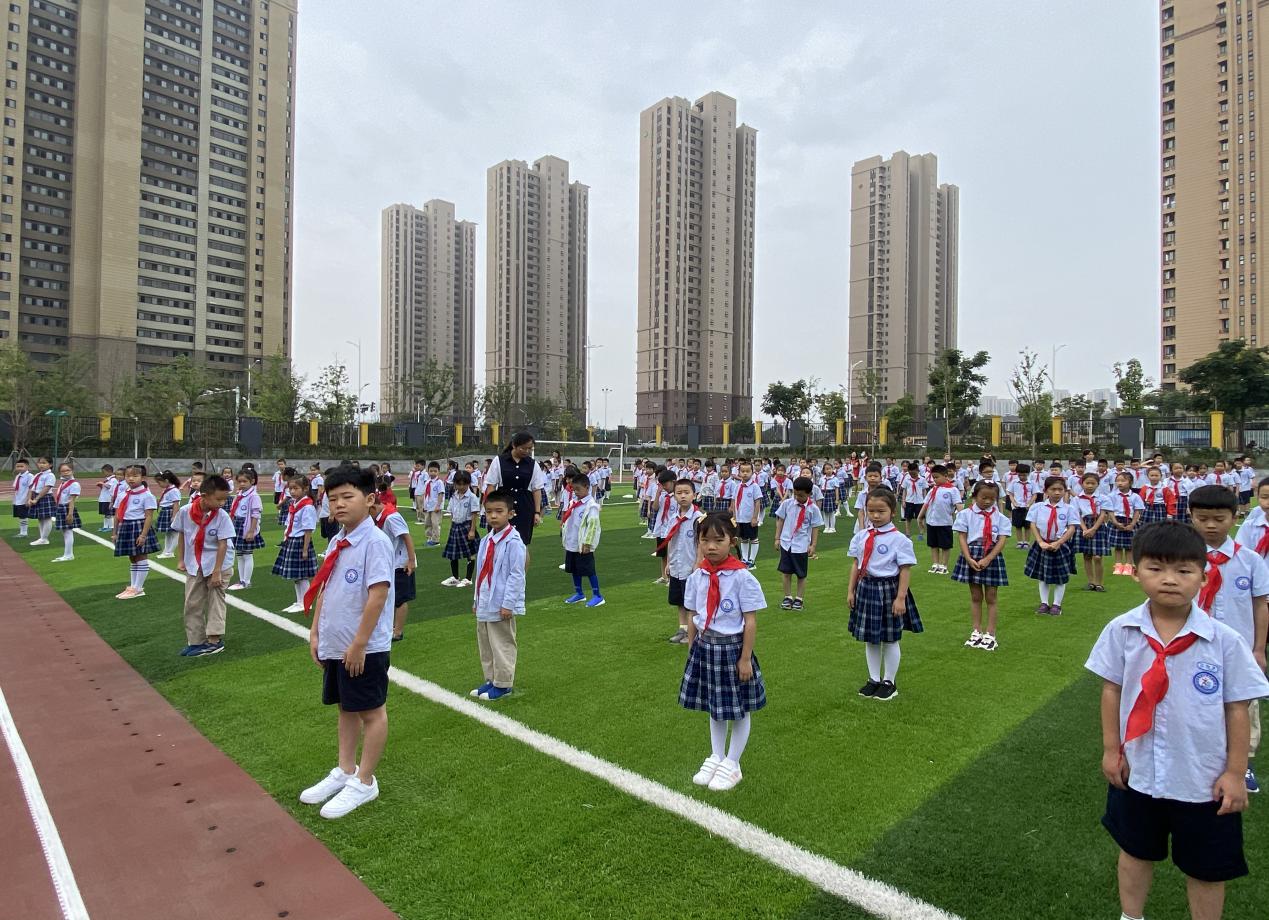 推普周报道_html_16627f2.jpg