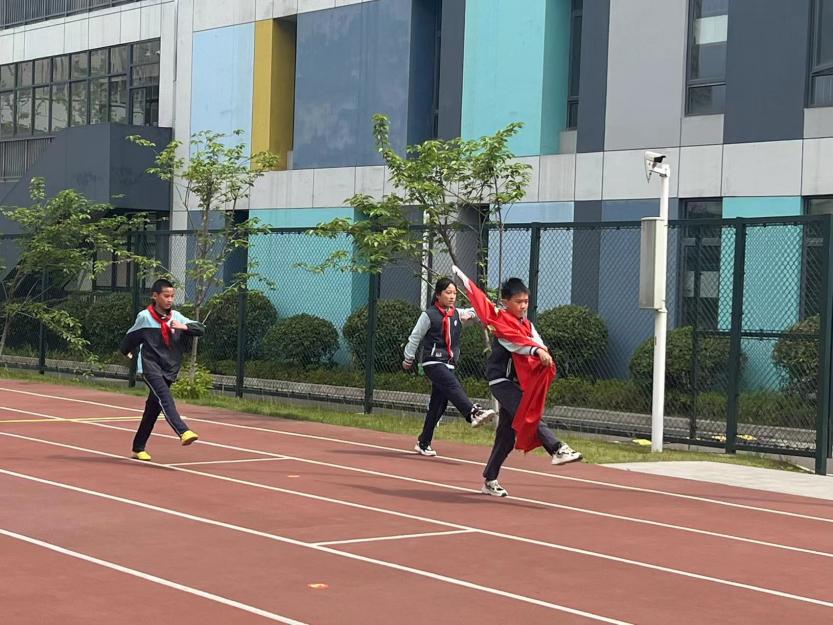 【正学丁三】学八礼四仪，懂待人之礼——丁家庄第三小学第十四周主题升旗仪式报道(1)_html_m68c4720a.jpg