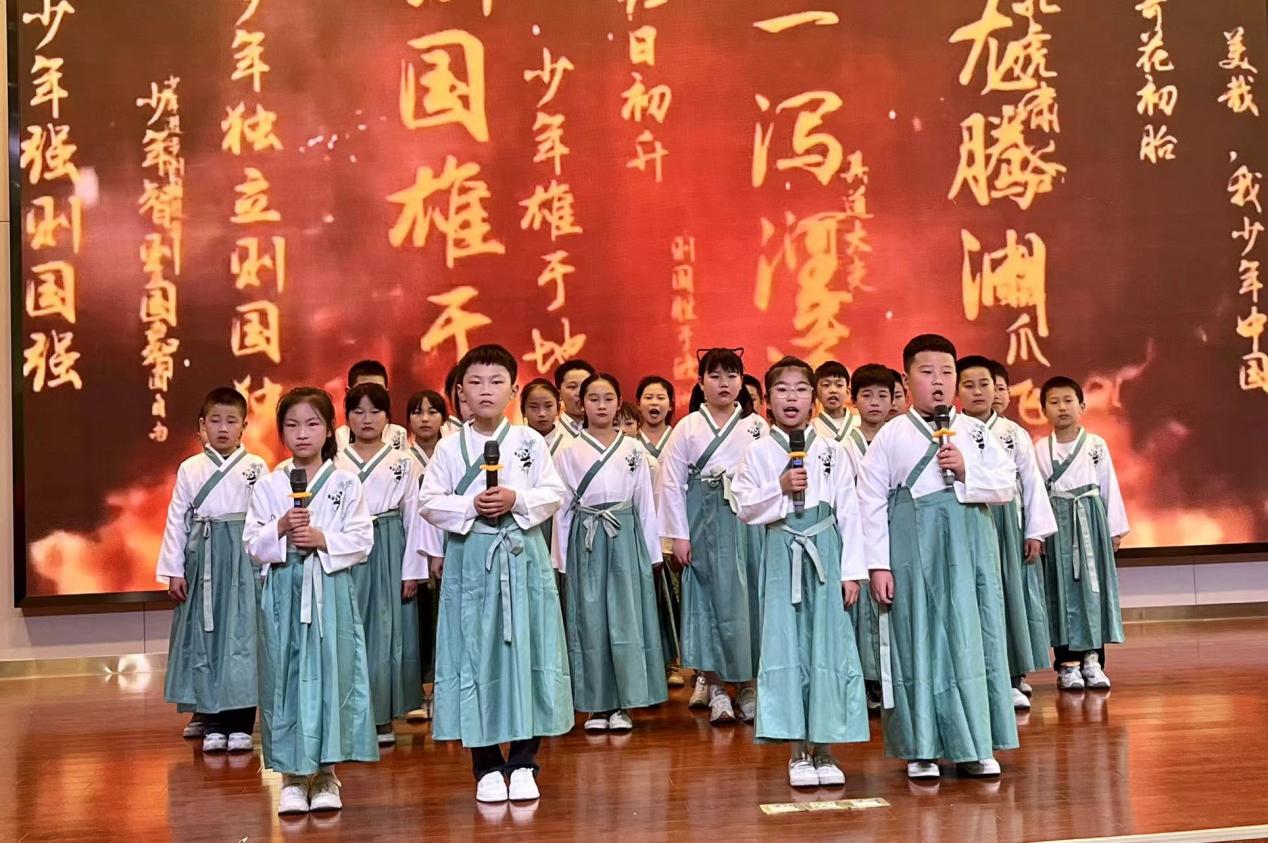 正学丁三•德育】颂千古诗词 扬爱国情怀(1)_html_4fb494f9.jpg