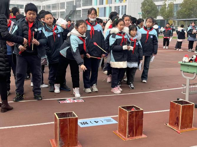 满媛 12.29游园会_html_476560a4.jpg