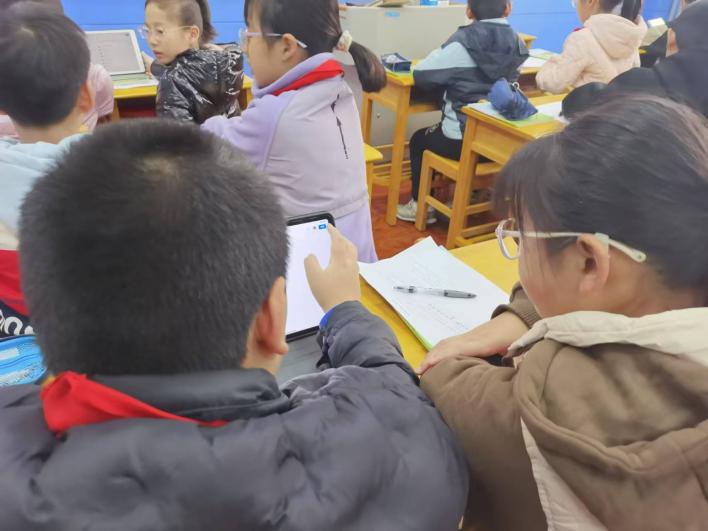 【正学丁三&middot;教学】专家引领促提升 携手共进谱新篇——南京市丁家庄第三小学数学组校本教研活动侧记_html_m40f010ed.jpg