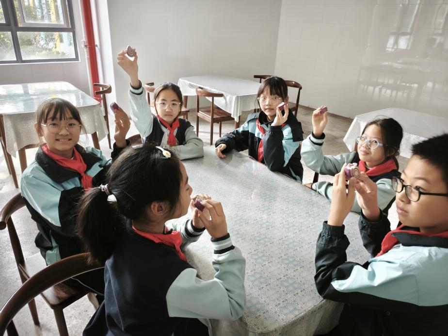 【正学丁三·德育】“蒸”·善·美——南京市丁家庄第三小学第十三期“家长进课堂”活动_html_77b53a46.jpg