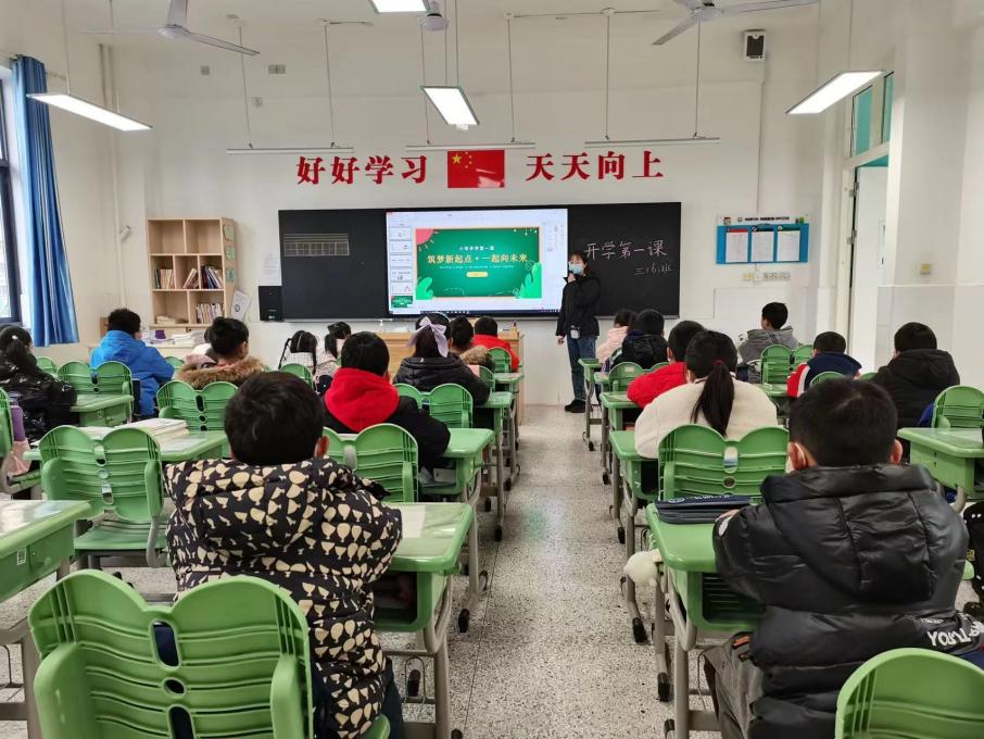 满媛2.6开学典礼报道稿(1)_html_4c766057.jpg