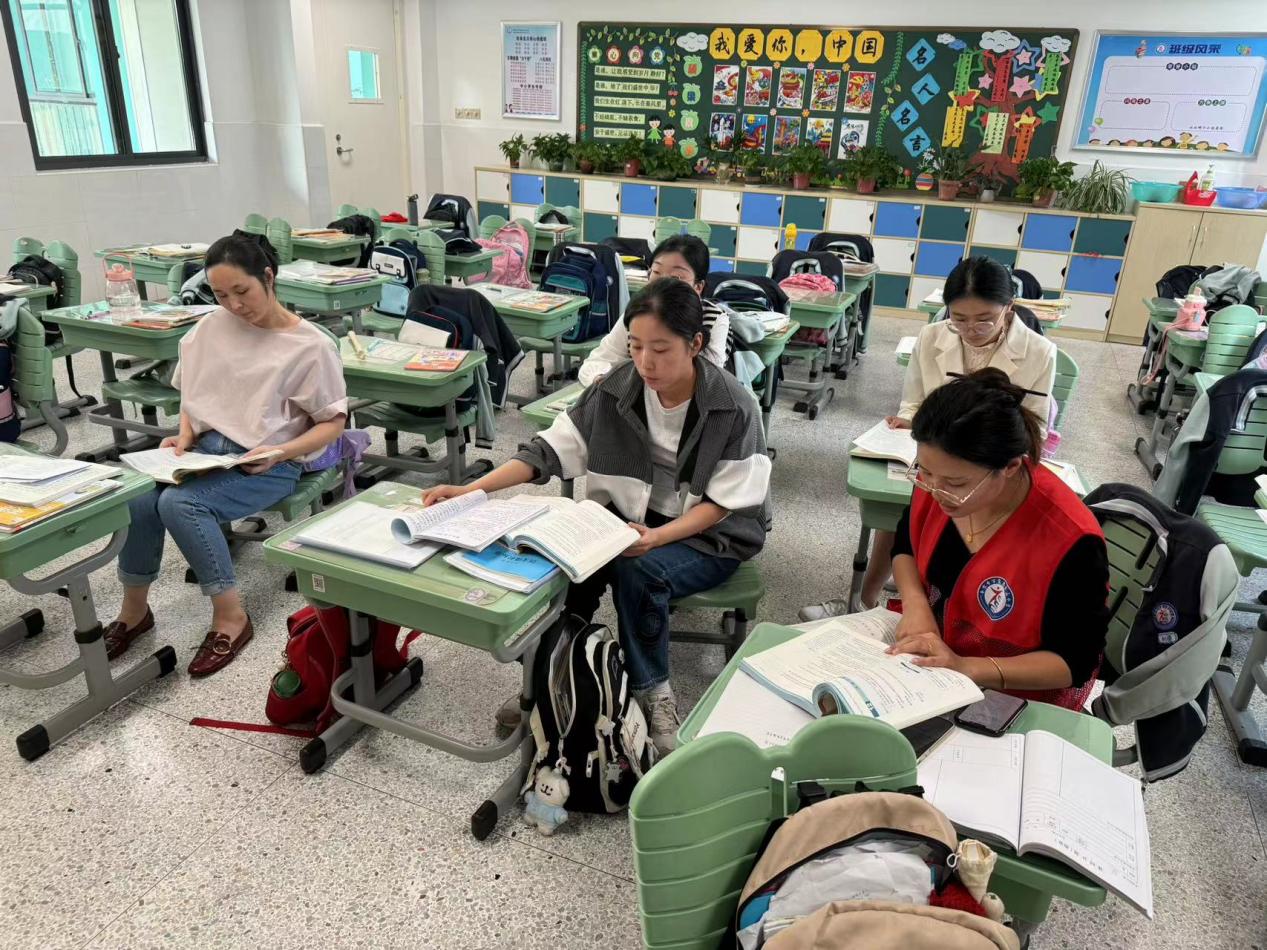 10.18语文第三次集体备课报道(1)_html_m7579b8ef.jpg