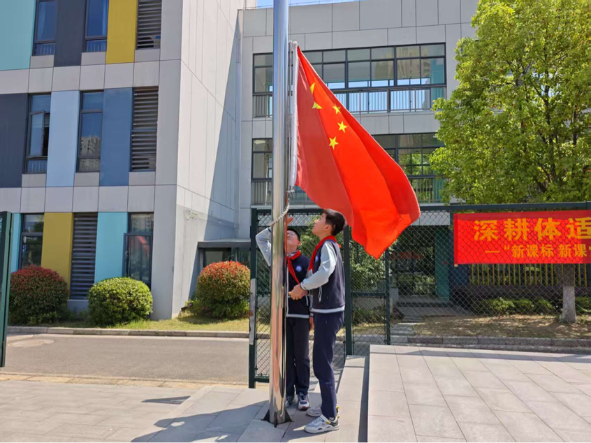 第十四周升旗仪式报道_html_m3a2d1722.png