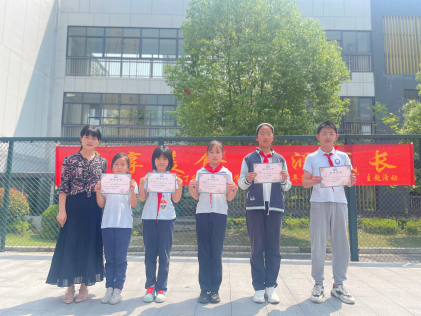 【正学丁三·德育】南京市丁家庄第三小学举行“聚焦爱眼，睛彩无限”主题升旗仪式 (1)_html_61e2cf1d.png