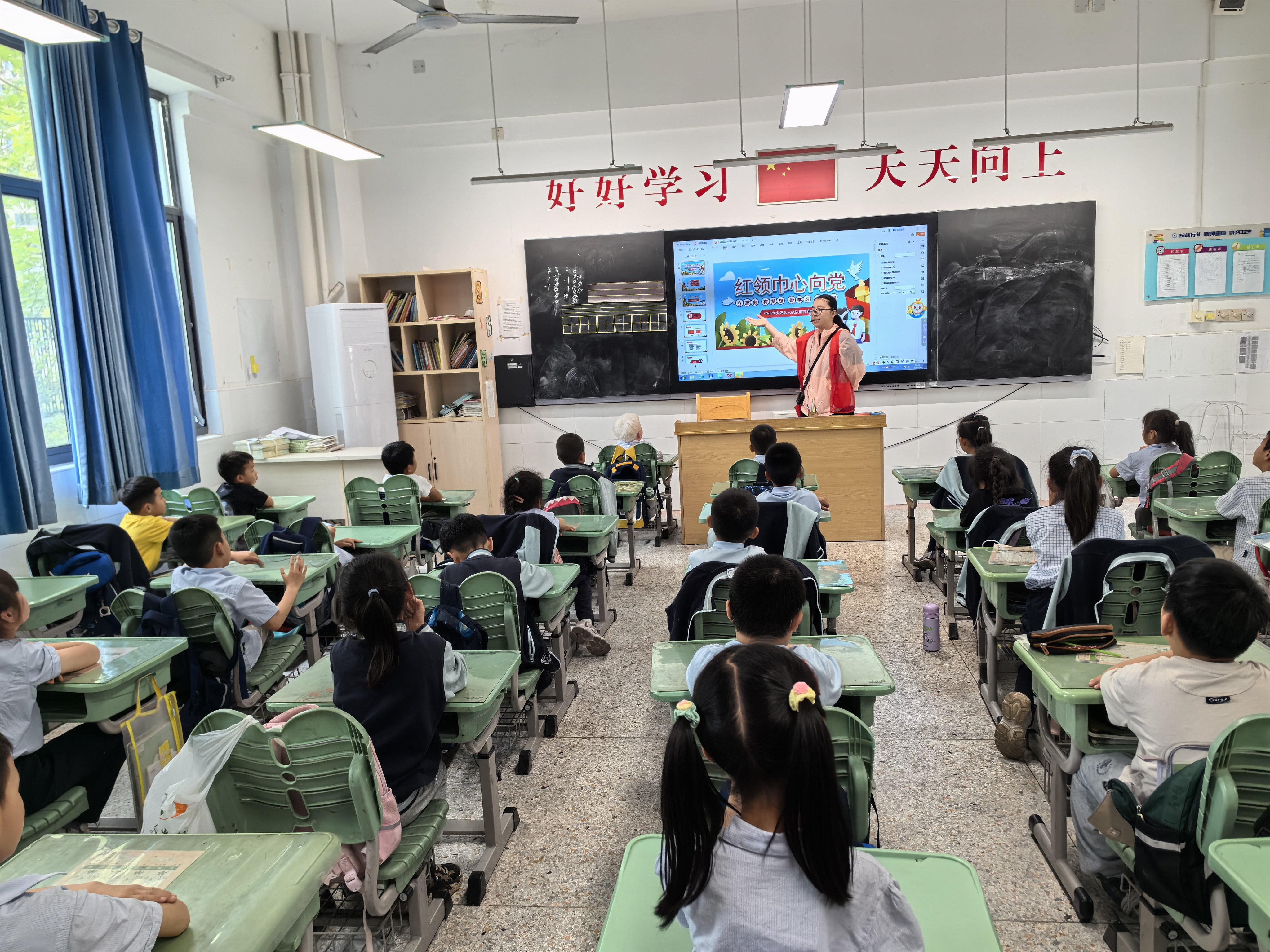 【正学丁三·德育】红领巾心向党，雏凤凌云志飞扬(1)_html_23809ef6.jpg