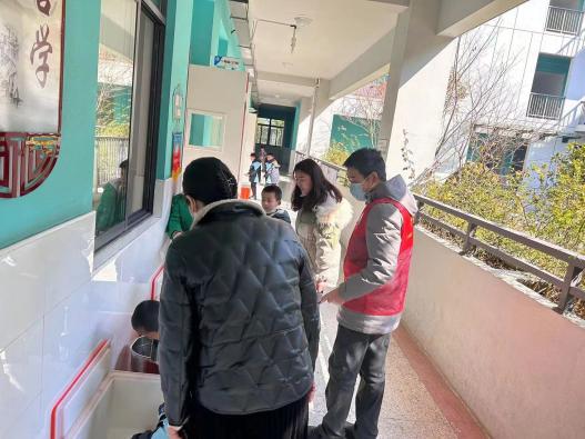 【正学丁三】督学引领促成长 赓续前行谱新篇——丁家庄第三小学春季开学迎督学检查工作侧记_html_6a8ad3e0.jpg