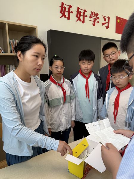 【正学丁三】暖心相伴，导师同行——丁家庄第三小学开展“成长盲盒&期末能量站”全员导师活动(1)_html_3ee08689.jpg