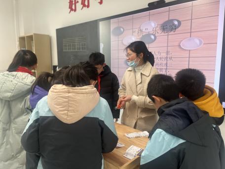 慧玩数学 趣创未来 报道_html_m1321a0f2.jpg