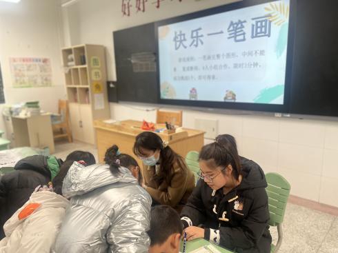 慧玩数学 趣创未来 报道_html_2db2d9fd.jpg
