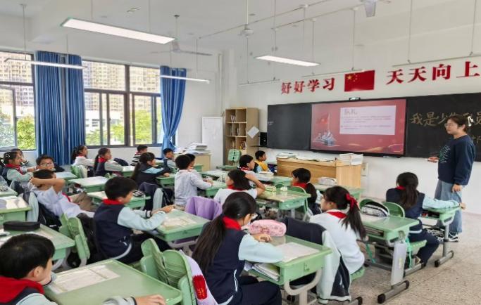 【正学丁三·德育】喜迎建队日 争做好队员_html_m354dba41.jpg