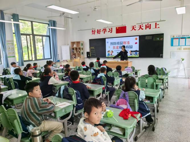 满媛 防校园霸凌报道_html_m27bbf521.jpg