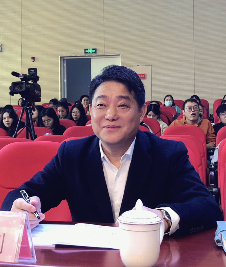 《一场激发学生兴趣与思维深度的教研之旅—“基于科学史的科学教学策略”主题教研活动》(1)_html_m4c763443.jpg