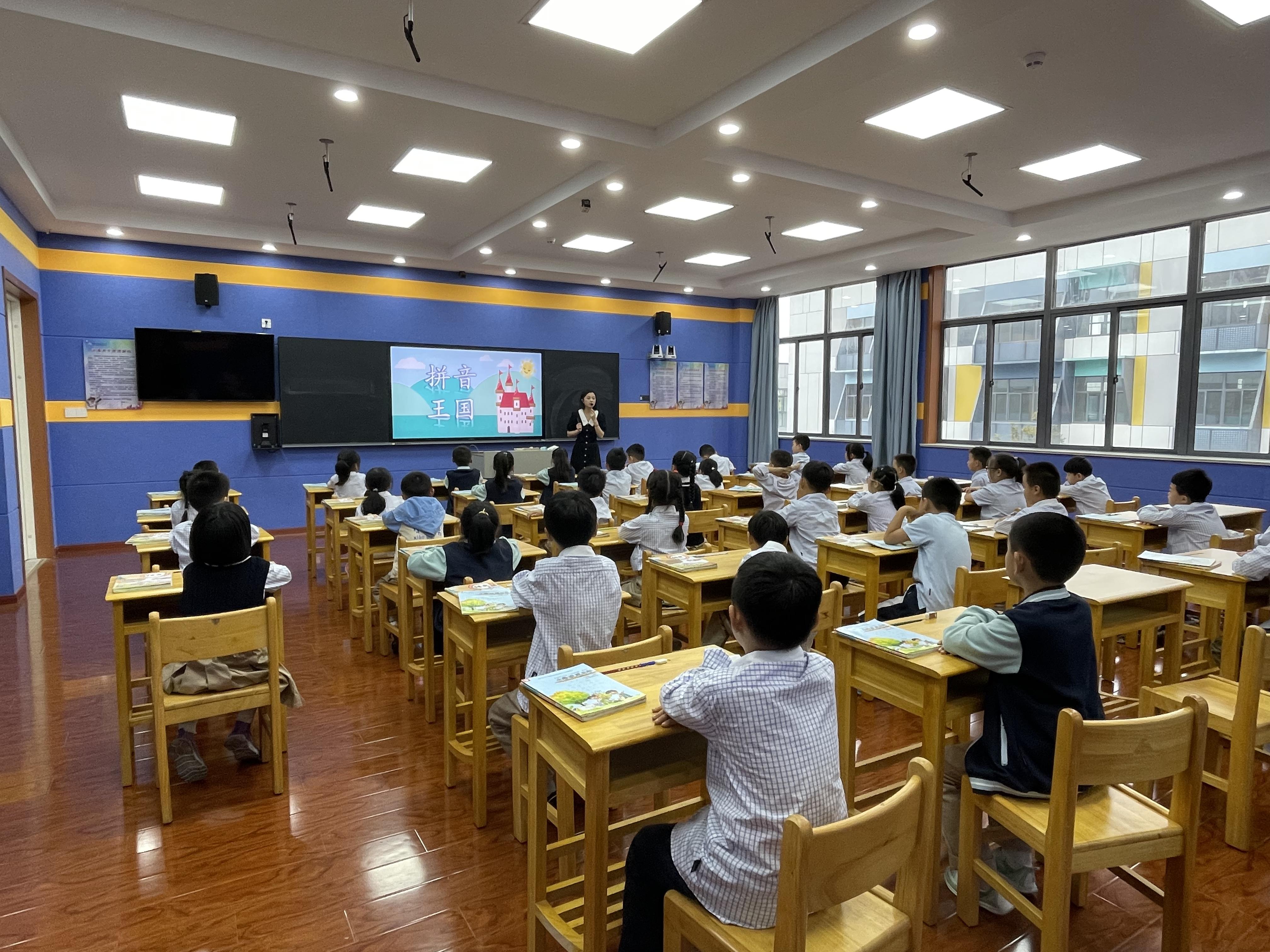 课堂展风采，教研促成长_html_m6e32dec.jpg
