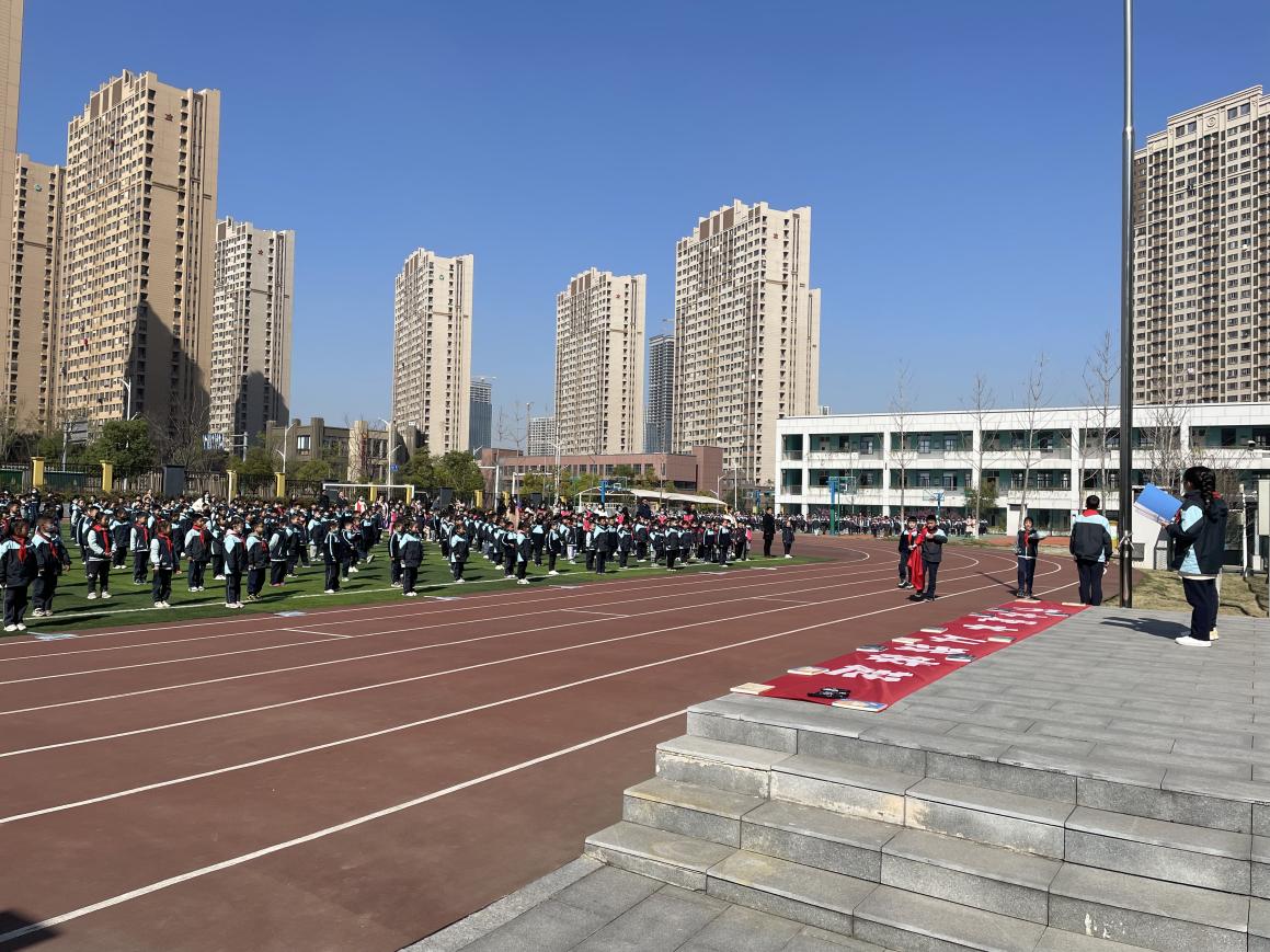 四4班第六周升旗仪式报道_html_7bf53404.jpg