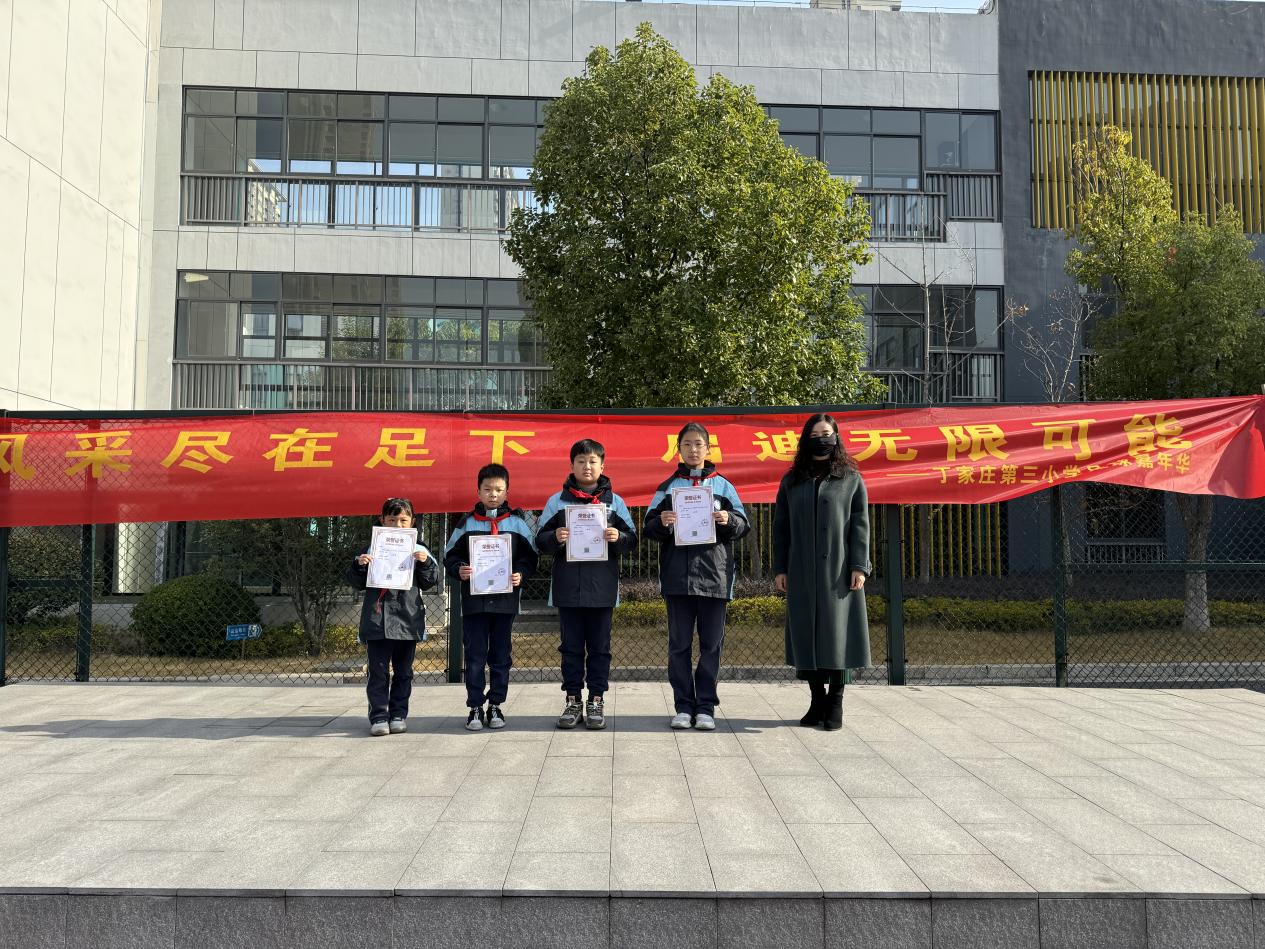11.27升旗仪式报道_html_m68ce80f0.jpg