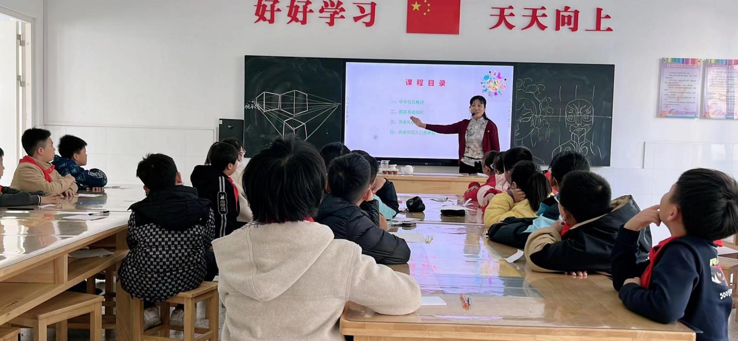 【正学丁三&middot;德育】品茗知茶韵 把盏习茶礼—“行知小先生”礼仪实践课堂之待人接物礼仪活动_html_m5e3f8077.jpg