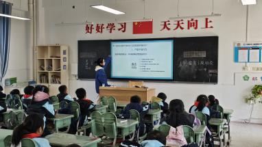 副本-【正学丁三•德育】普法进校园 法制护成长——丁家庄第三小学法制宣传主题班会_html_m741ce4b3.jpg