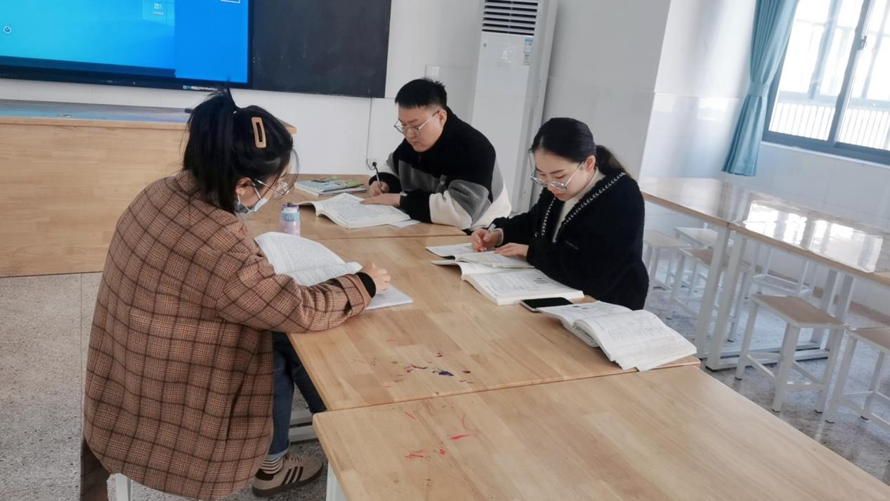 【正学丁三·教学】聚集体智慧，备精彩课堂_html_1734d95.jpg