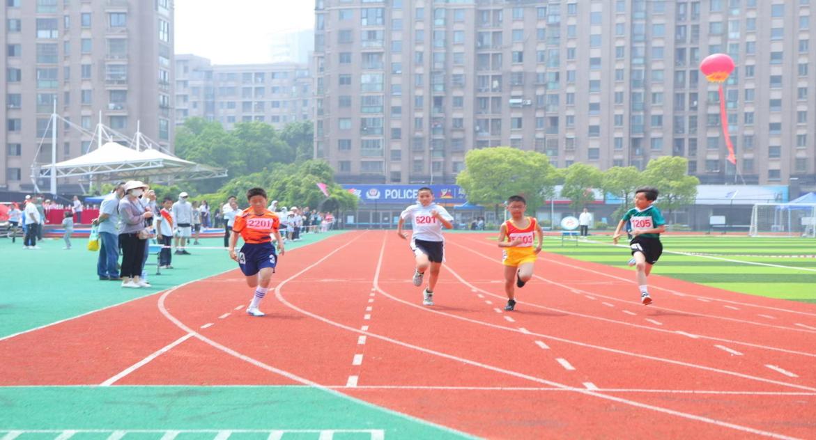 【正学丁三】学习身边榜样 激发奋进力量——南京市丁家庄第三小学榜样教师宣传活动侧记（五）_html_649b6e52.jpg