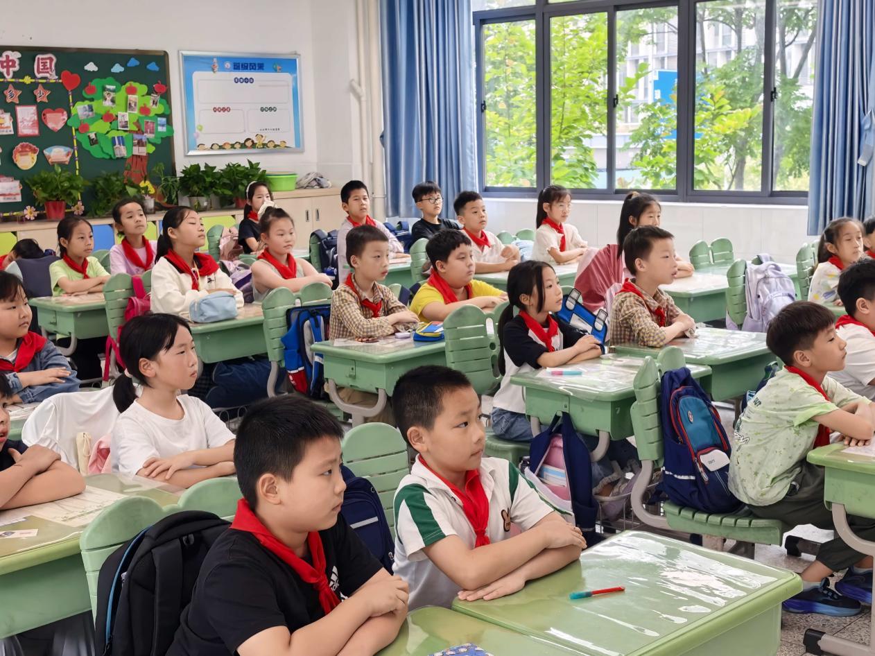 【正学丁三·德育】共育自然认知，昆虫课堂启智——南京市丁家庄第三小学第四期魅力家长进课堂(1)_html_m10d2c545.jpg