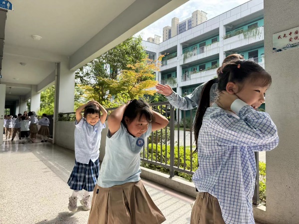 【正学丁三·后勤】筑牢安全线，平安伴我行——南京市丁家庄第三小学消防安全疏散演练活动侧记_html_10f85210.jpg