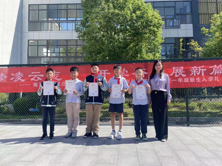 【正学丁三·德育】“规范仪容仪表 争做文明少年”——丁家庄第三小学第四周仪表之礼主题升旗仪式侧记_html_m22418b7a.jpg