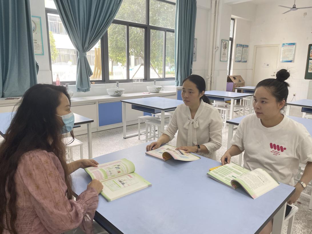 综合组集体备课新闻报道9.30_html_fc0f8b7.jpg