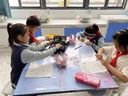 【正学丁三】翰墨盈香，炫彩童心——丁家庄第三小学“艺之独秀”嘉年华活动“书苑”中期考核活动侧记_html_m1b7b53d0.jpg