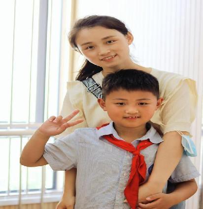 正学丁三 德育 情暖五月 感恩有您(1)_html_3bac5fd4.jpg